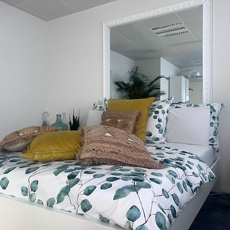 Business Sleeping Place Apartamento Rolle Exterior foto